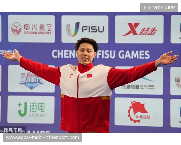 河南队钟义浩低平球横扫门前，后点包抄慢半步